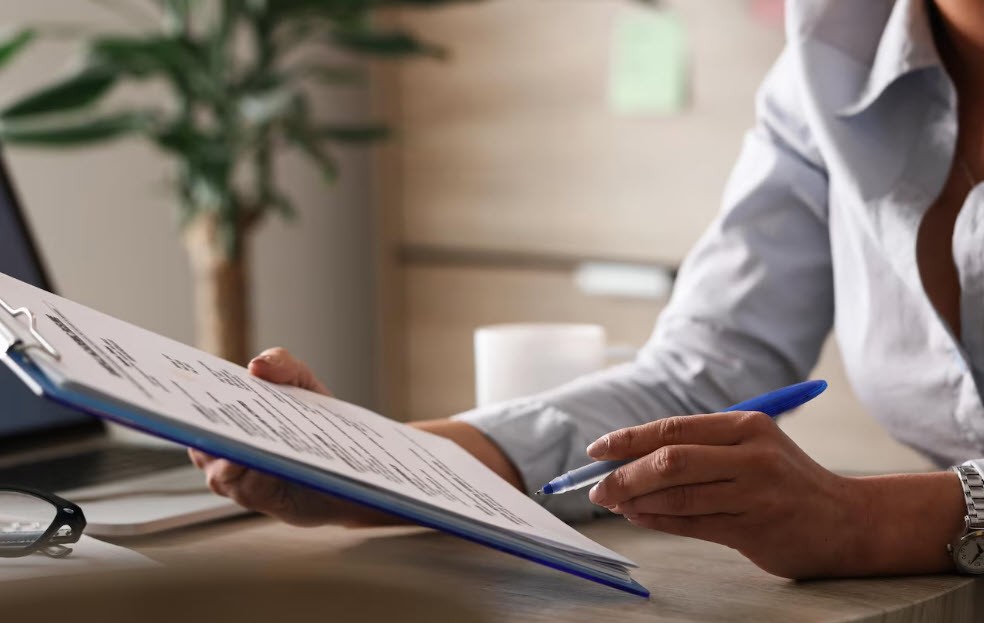 doctor speaking with a patient and using a laptop in Edmonds Washington
